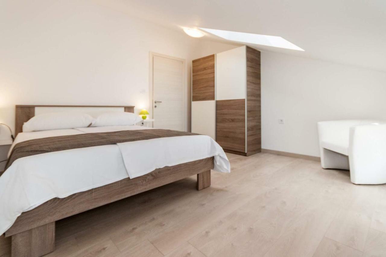 Apartments Gracia Baska  Bagian luar foto